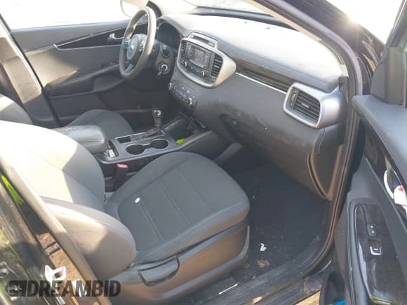 ✅ 2016 Kia Sorento LX • VIN: 5XYPG4A33GG015753 • Lot: 43672489. Wystawiony na IAAI z przebiegiem 201 857 mil. Bezpłatny archiwum sprzedaży aukcyjnych z USA i szczegółowy raport historii pojazdu na DreamBid. Zdjęcie 5.