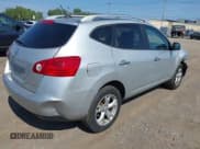 ✅ 2010 Nissan Rogue S • VIN: JN8AS5MV3AW108150 • Lot: 43212082. Wystawiony na IAAI z przebiegiem 132 546 mil. Bezpłatny archiwum sprzedaży aukcyjnych z USA i szczegółowy raport historii pojazdu na DreamBid. Zdjęcie 4.