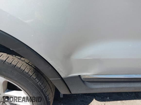 ✅ 2015 Ford Explorer XLT • VIN: 1FM5K8D89FGC44367 • Lot: 43057959. Wystawiony na IAAI z przebiegiem 121 695 mil. Bezpłatny archiwum sprzedaży aukcyjnych z USA i szczegółowy raport historii pojazdu na DreamBid. Zdjęcie 18.