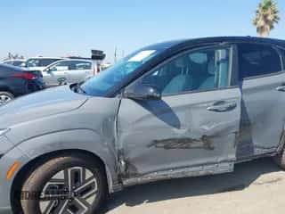 ✅ 2022 Hyundai Kona SEL • VIN: KM8K23AG4NU141181 • Lot: 43400713. Wystawiony na IAAI z przebiegiem 35 129 mil mil. Skorzystaj z bezpłatnego archiwum sprzedaży aukcyjnych z USA i zobacz szczegółowy raport historii pojazdu na DreamBid. Zdjęcie 6.