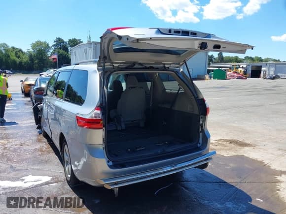 ✅ 2015 Toyota Sienna LE AAS • VIN: 5TDKK3DC6FS684681 • Lot: 43081968. Listed on IAAI with 109,301 mi. Free auction sales archive from the USA and detailed vehicle history report at DreamBid. Image 3.