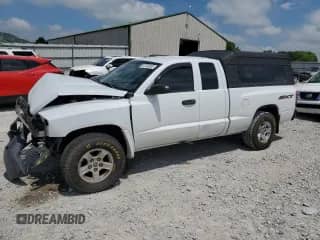 2007 Dodge Dakota ST z VIN 1D7HW22K17S237192, wystawiony jako Copart lot #67098305 z przebiegiem 187 962 mil mil oraz Szkoda całkowita • Salvage title. Historia ofert i sprzedaży dostępna na DreamBid. Obrazek 1.