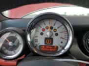 ✅ 2009 MINI Convertible S • VIN: WMWMS33569TG89140 • Lot: 92157175. Wystawiony na Copart z przebiegiem 125 093 mil. Bezpłatny archiwum sprzedaży aukcyjnych z USA i szczegółowy raport historii pojazdu na DreamBid. Zdjęcie 9.