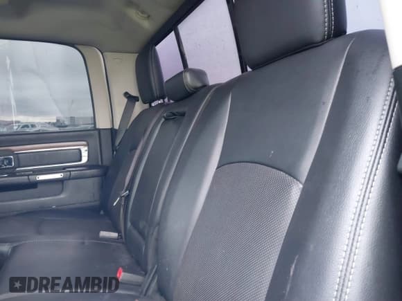 ✅ 2017 Ram 2500 Laramie • VIN: 3C6UR5FL7HG749723 • Lot: 41523969. Wystawiony na IAAI z przebiegiem 133 622 mil. Bezpłatny archiwum sprzedaży aukcyjnych z USA i szczegółowy raport historii pojazdu na DreamBid. Zdjęcie 8.