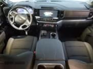 ✅ 2023 Chevrolet Silverado 1500 LT Trail Boss • VIN: 3GCUDFE88PG190420 • Lot: 87728935. Wystawiony na Copart z przebiegiem 54 396 mil. Bezpłatny archiwum sprzedaży aukcyjnych z USA i szczegółowy raport historii pojazdu na DreamBid. Zdjęcie 8.