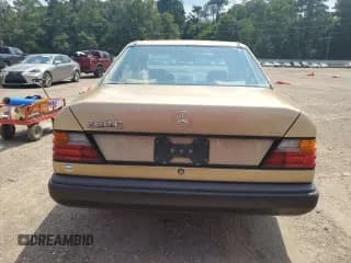 ✅ 1987 Mercedes-Benz 260 • VIN: WDBEA26DXHA385290 • Лот: 69577515. Опубликован ранее на Copart с пробегом 95 347 миль. Бесплатный доступ к архиву аукционных продаж из США и подробный отчёт об истории автомобиля на DreamBid. Изображение 6.