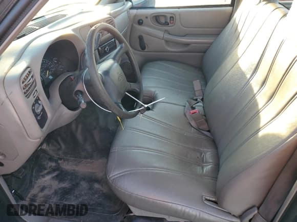 ✅ 2000 Chevrolet S-10 LS • VIN: 1GCCS14W2Y8248498 • Лот: 79344824. Опубликован ранее на Copart с пробегом 95 800 миль. Бесплатный доступ к архиву аукционных продаж из США и подробный отчёт об истории автомобиля на DreamBid. Изображение 7.