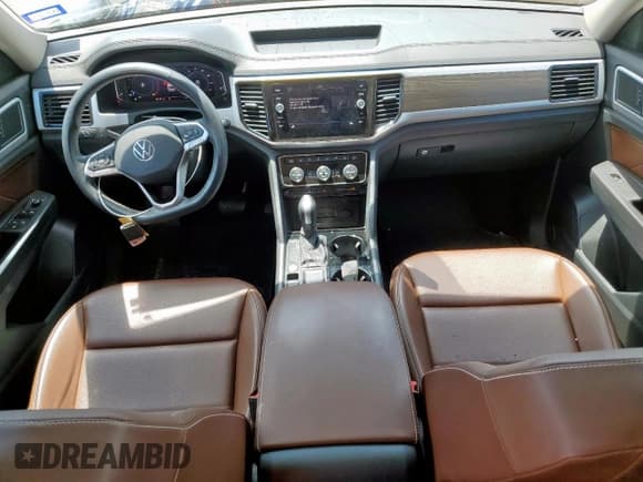 ✅ 2022 Volkswagen Atlas SE • VIN: 1V2JR2CA8NC557110 • Lot: 65032165. Wystawiony na Copart z przebiegiem 95 381 mil. Bezpłatny archiwum sprzedaży aukcyjnych z USA i szczegółowy raport historii pojazdu na DreamBid. Zdjęcie 8.