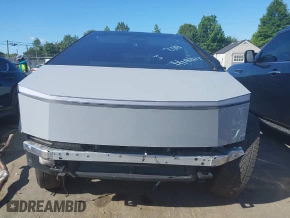 ✅ 2024 Tesla Cybertruck • VIN: 7G2CEHED5RA042598 • Lot: 42516365. Listed on IAAI with 22,255 mi. Free auction sales archive from the USA and detailed vehicle history report at DreamBid. Image 11.
