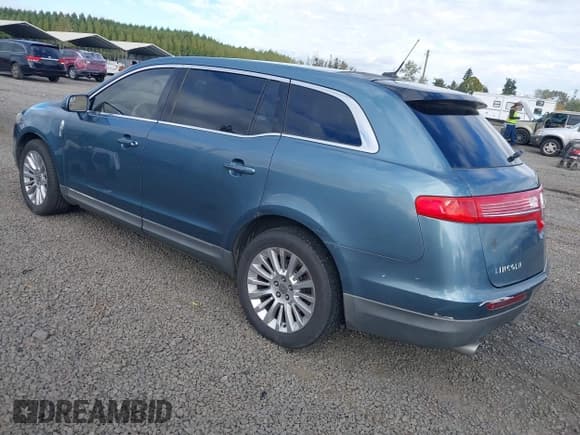 ✅ 2010 Lincoln MKT • VIN: 2LMHJ5FR6ABJ15009 • Lot: 43524648. Wystawiony na IAAI z przebiegiem 179 269 mil. Bezpłatny archiwum sprzedaży aukcyjnych z USA i szczegółowy raport historii pojazdu na DreamBid. Zdjęcie 3.