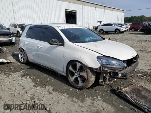 ✅ 2014 Volkswagen Golf GTI Wolfsburg Edition • VIN: WVWGD7AJ7EW005767 • Лот: 73956924. Опубликован ранее на Copart с пробегом 87 929 миль. Бесплатный доступ к архиву аукционных продаж из США и подробный отчёт об истории автомобиля на DreamBid. Изображение 4.