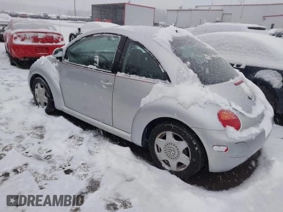 ✅ 2000 Volkswagen Beetle GLS • VIN: 3VWCC21COYM497775 • Lot: 43830737. Listed on IAAI with Not provided. Free auction sales archive from the USA and detailed vehicle history report at DreamBid. Image 3.
