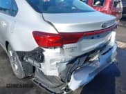 ✅ 2020 Kia Forte LXS • VIN: 3KPF24ADXLE176174 • Lot: 43510285. Wystawiony na IAAI z przebiegiem 9 896 mil. Bezpłatny archiwum sprzedaży aukcyjnych z USA i szczegółowy raport historii pojazdu na DreamBid. Zdjęcie 6.