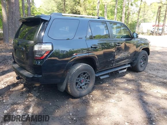 ✅ 2019 Toyota 4Runner SR5 • VIN: JTEBU5JR5K5627964 • Lot: 42110759. Wystawiony na IAAI z przebiegiem 81 103 mil. Bezpłatny archiwum sprzedaży aukcyjnych z USA i szczegółowy raport historii pojazdu na DreamBid. Zdjęcie 4.