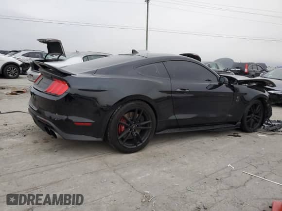 2020 Ford Mustang Shelby GT500 with VIN 1FA6P8SJ9L5505512, listed as a Copart auction lot 83252424 with 27,692 mi miles and Clean title. Bid and sale history available at DreamBid. Image 3.