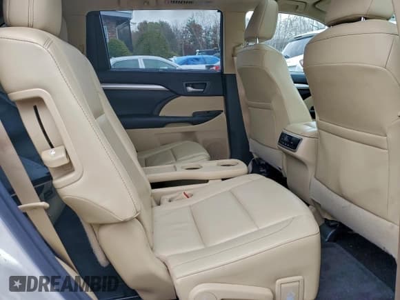 ✅ 2015 Toyota Highlander XLE • VIN: 5TDJKRFH9FS092733 • Lot: 93673925. Listed on Copart with 189,595 mi. Free auction sales archive from the USA and detailed vehicle history report at DreamBid. Image 11.