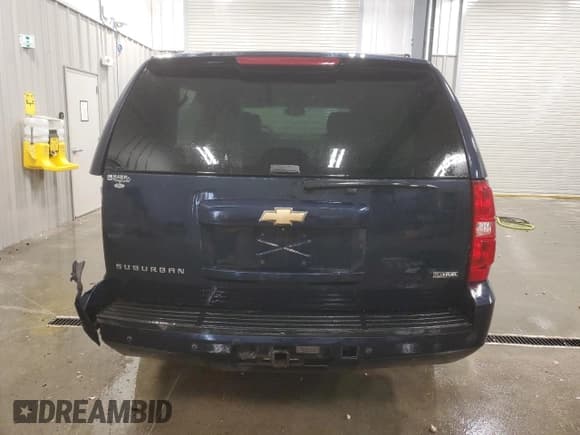 ✅ 2007 Chevrolet Suburban LT • VIN: 1GNFK16327J363861 • Lot: 75894924. Wystawiony na Copart z przebiegiem 199 469 mil. Bezpłatny archiwum sprzedaży aukcyjnych z USA i szczegółowy raport historii pojazdu na DreamBid. Zdjęcie 6.