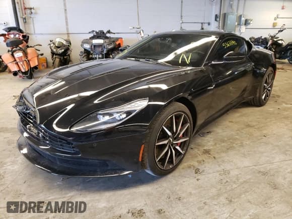 ✅ 2017 Aston Martin DB11 • VIN: SCFRMFAV9HGL02951 • Lot: 53633992. Wystawiony na Copart z przebiegiem 28 066 mil. Bezpłatny archiwum sprzedaży aukcyjnych z USA i szczegółowy raport historii pojazdu na DreamBid. Zdjęcie 2.