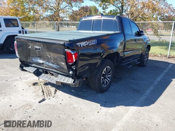✅ 2020 Toyota Tacoma SR • VIN: 3TYSZ5AN8LT000047 • Лот: 43468267. Опубликован ранее на IAAI с пробегом 82 246 миль. Бесплатный доступ к архиву аукционных продаж из США и подробный отчёт об истории автомобиля на DreamBid. Изображение 4.