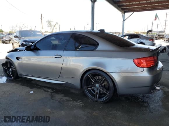 ✅ 2013 BMW M3 • VIN: WBSKG9C56DJ593159 • Lot: 53714404. Wystawiony na Copart z przebiegiem 85 198 mil. Bezpłatny archiwum sprzedaży aukcyjnych z USA i szczegółowy raport historii pojazdu na DreamBid. Zdjęcie 2.