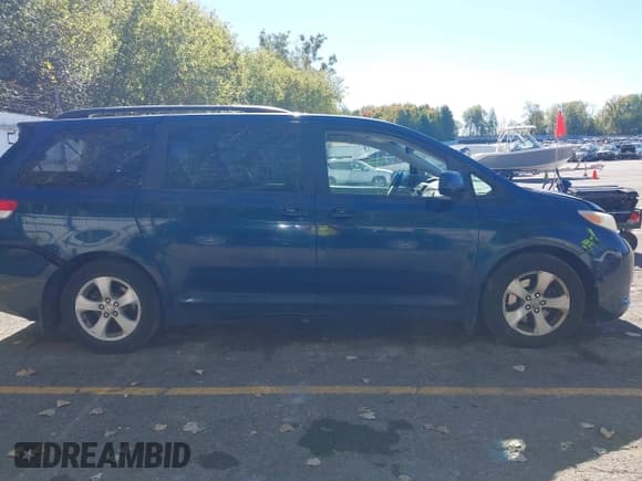 ✅ 2011 Toyota Sienna LE AAS • VIN: 5TDKK3DC9BS152691 • Lot: 43419664. Listed on IAAI with 302,239 mi. Free auction sales archive from the USA and detailed vehicle history report at DreamBid. Image 13.