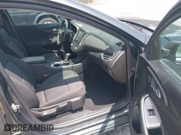 2018 Chevrolet Malibu LS с VIN 1G1ZC5ST0JF189968, выставлен на аукционе IAAI как лот 42774479 с пробегом 168 473 миль миль и . История ставок и продаж доступна на DreamBid. Изображение 5.