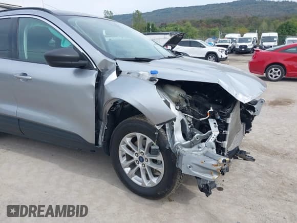 ✅ 2022 Ford Escape SE • VIN: 1FMCU9G62NUA42990 • Lot: 43327923. Listed on IAAI with 76,773 mi. Free auction sales archive from the USA and detailed vehicle history report at DreamBid. Image 6.