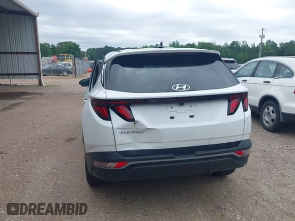 ✅ 2022 Hyundai Tucson SE • VIN: 5NMJA3AE8NH050455 • Lot: 42495241. Wystawiony na IAAI z przebiegiem 59 021 mil. Bezpłatny archiwum sprzedaży aukcyjnych z USA i szczegółowy raport historii pojazdu na DreamBid. Zdjęcie 17.