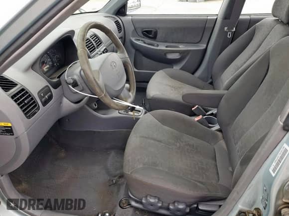 2003 Hyundai Accent GL z VIN KMHCG45C73U481294, wystawiony jako Copart lot #55958005 z przebiegiem 136 964 mil mil oraz Czysty tytuł • Clean title. Historia ofert i sprzedaży dostępna na DreamBid. Obrazek 7.