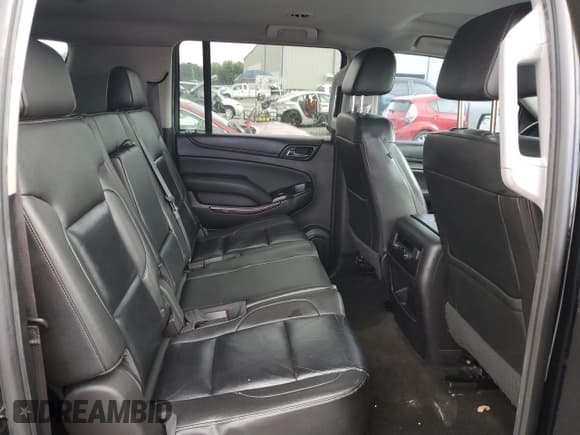 ✅ 2016 Chevrolet Suburban LT • VIN: 1GNSCHKC3GR415302 • Lot: 85107185. Wystawiony na Copart z przebiegiem 324 252 mil. Bezpłatny archiwum sprzedaży aukcyjnych z USA i szczegółowy raport historii pojazdu na DreamBid. Zdjęcie 11.