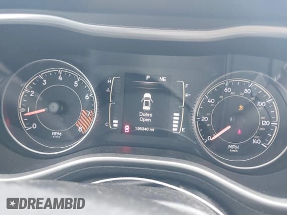 ✅ 2014 Jeep Cherokee Altitude • VIN: 1C4PJMCS2EW114523 • Lot: 42541019. Wystawiony na IAAI z przebiegiem 195 340 mil. Bezpłatny archiwum sprzedaży aukcyjnych z USA i szczegółowy raport historii pojazdu na DreamBid. Zdjęcie 7.