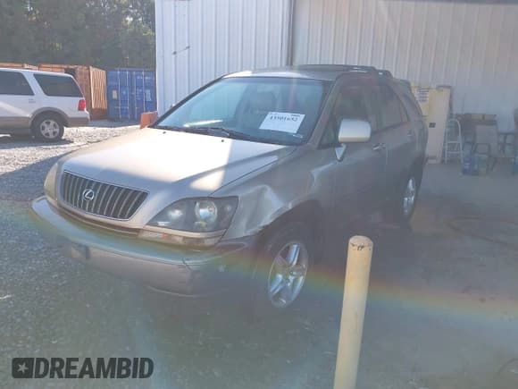 ✅ 2000 Lexus RX 300 • VIN: JT6HF10U0Y0123228 • Lot: 43501652. Listed on IAAI with 327,514 mi. Free auction sales archive from the USA and detailed vehicle history report at DreamBid. Image 2.