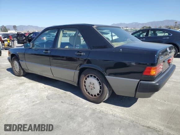 ✅ 1991 Mercedes-Benz 190 • VIN: WDBDA29D8MF815385 • Lot: 46130465. Wystawiony na Copart z przebiegiem 252 838 mil. Bezpłatny archiwum sprzedaży aukcyjnych z USA i szczegółowy raport historii pojazdu na DreamBid. Zdjęcie 2.