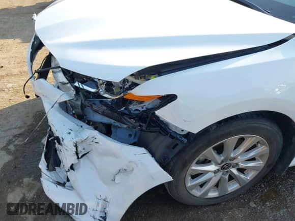 2020 Toyota Camry LE z VIN 4T1C11AK8LU385624, wystawiony jako IAAI lot #43124705 z przebiegiem 41 426 mil mil oraz . Historia ofert i sprzedaży dostępna na DreamBid. Obrazek 6.