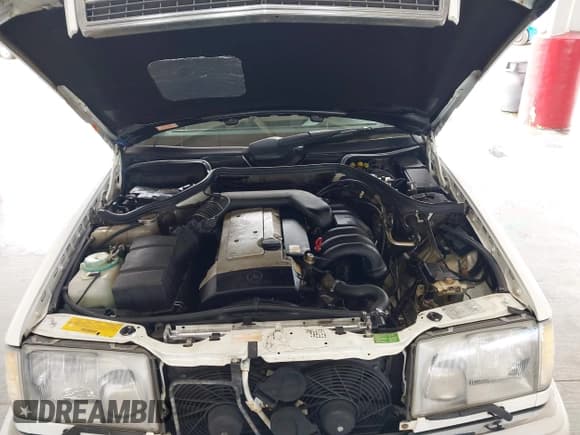 ✅ 1995 Mercedes-Benz E 320 • VIN: WDBEA66E2SC212701 • Lot: 43119187. Wystawiony na IAAI z przebiegiem 112 515 mil. Bezpłatny archiwum sprzedaży aukcyjnych z USA i szczegółowy raport historii pojazdu na DreamBid. Zdjęcie 10.