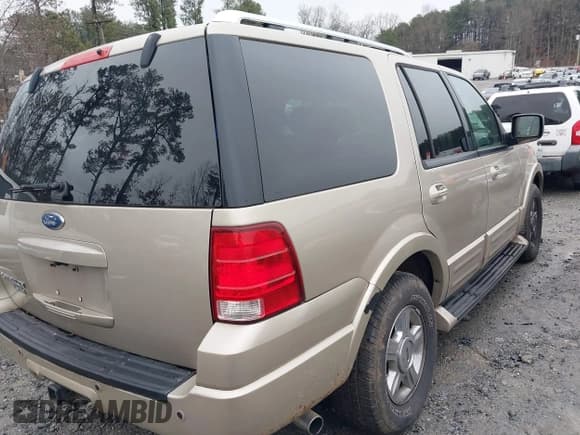 ✅ 2005 Ford Expedition Limited • VIN: 1FMFU19595LA03497 • Lot: 41415199. Wystawiony na IAAI z przebiegiem 136 802 mil. Bezpłatny archiwum sprzedaży aukcyjnych z USA i szczegółowy raport historii pojazdu na DreamBid. Zdjęcie 4.