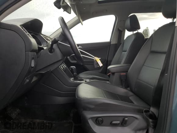 ✅ 2019 Volkswagen Tiguan SE • VIN: 3VV2B7AX9KM095666 • Лот: 91825065. Опубликован ранее на Copart с пробегом 76 722 миль. Бесплатный доступ к архиву аукционных продаж из США и подробный отчёт об истории автомобиля на DreamBid. Изображение 7.