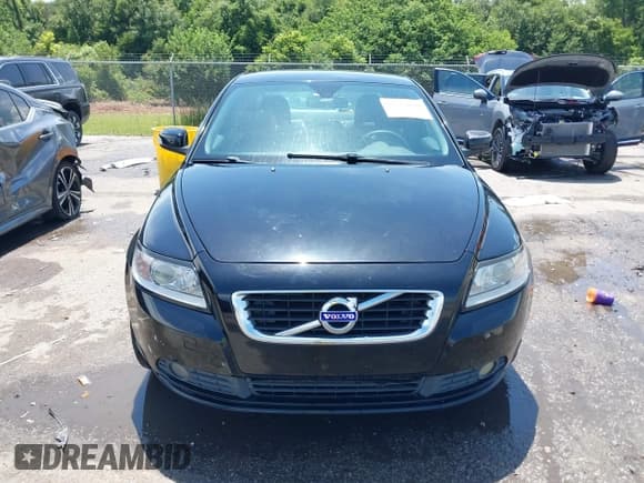 ✅ 2011 Volvo S40 • VIN: YV1672MS2B2545289 • Lot: 42561630. Wystawiony na IAAI z przebiegiem 174 699 mil. Bezpłatny archiwum sprzedaży aukcyjnych z USA i szczegółowy raport historii pojazdu na DreamBid. Zdjęcie 6.