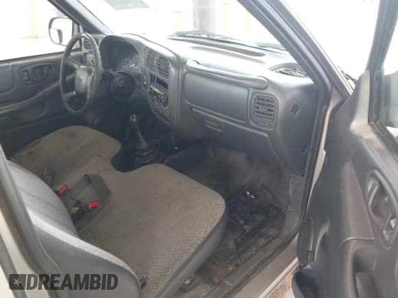 ✅ 2002 Chevrolet S-10 LS • VIN: 1GCCS145628137953 • Лот: 42517695. Опубликован ранее на IAAI с пробегом 197 637 миль. Бесплатный доступ к архиву аукционных продаж из США и подробный отчёт об истории автомобиля на DreamBid. Изображение 5.