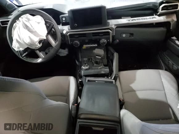 ✅ 2024 Toyota Tacoma SR5 • VIN: 3TMLB5JNXRM009104 • Lot: 89362195. Wystawiony na Copart z przebiegiem 7 724 mil. Bezpłatny archiwum sprzedaży aukcyjnych z USA i szczegółowy raport historii pojazdu na DreamBid. Zdjęcie 8.