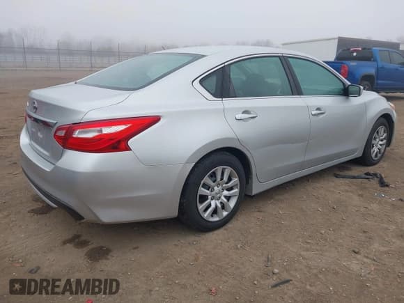 ✅ 2017 Nissan Altima S • VIN: 1N4AL3AP8HC284390 • Lot: 43764448. Wystawiony na IAAI z przebiegiem 175 300 mil. Bezpłatny archiwum sprzedaży aukcyjnych z USA i szczegółowy raport historii pojazdu na DreamBid. Zdjęcie 4.