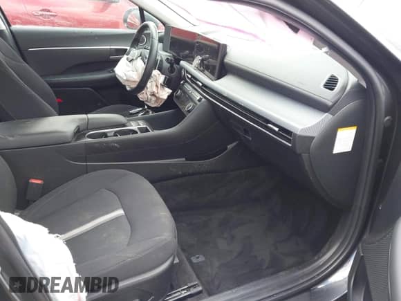 2024 Hyundai Sonata SEL z VIN KMHL34JJ1RA100548, wystawiony jako IAAI lot #43398532 z przebiegiem 13 082 mil mil oraz . Historia ofert i sprzedaży dostępna na DreamBid. Obrazek 5.