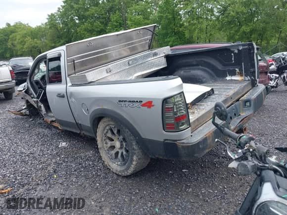 2010 Dodge 1500 Laramie с VIN 1D7RV1GT6AS123182, выставлен на аукционе IAAI как лот 42371124 с пробегом 172 072 миль миль и . История ставок и продаж доступна на DreamBid. Изображение 3.