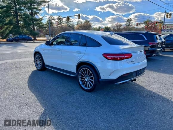 ✅ 2019 Mercedes-Benz GLE 43 AMG • VIN: 4JGED6EB9KA138880 • Lot: 95438645. Wystawiony na Copart z przebiegiem 85 153 mil. Bezpłatny archiwum sprzedaży aukcyjnych z USA i szczegółowy raport historii pojazdu na DreamBid. Zdjęcie 3.
