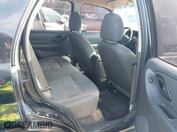 ✅ 2007 Ford Escape XLS • VIN: 1FMYU02Z57KA67156 • Lot: 43779242. Listed on IAAI with Not provided. Free auction sales archive from the USA and detailed vehicle history report at DreamBid. Image 8.