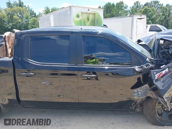 ✅ 2024 Chevrolet Silverado 1500 • VIN: 3GCUD4ED0RG412033 • Лот: 42533107. Опубликован ранее на IAAI с пробегом 4 258 миль. Бесплатный доступ к архиву аукционных продаж из США и подробный отчёт об истории автомобиля на DreamBid. Изображение 13.