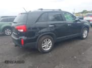 ✅ 2015 Kia Sorento LX • VIN: 5XYKT4A76FG592381 • Lot: 43439585. Wystawiony na IAAI z przebiegiem 85 471 mil. Bezpłatny archiwum sprzedaży aukcyjnych z USA i szczegółowy raport historii pojazdu na DreamBid. Zdjęcie 4.