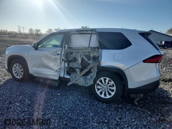 ✅ 2024 Toyota Highlander XLE • VIN: 5TDAAAB58RS025318 • Lot: 92800665. Listed on Copart with 27,713 mi. Free auction sales archive from the USA and detailed vehicle history report at DreamBid. Image 2.