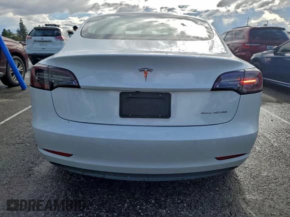 ✅ 2022 Tesla Model 3 Long Range • VIN: 5YJ3E1EB2NF293469 • Лот: 94108795. Опубликован ранее на Copart с пробегом 69 075 миль. Бесплатный доступ к архиву аукционных продаж из США и подробный отчёт об истории автомобиля на DreamBid. Изображение 6.