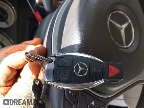 ✅ 2014 Mercedes-Benz GLK 350 • VIN: WDCGG5HBXEG217173 • Лот: 42765060. Опубликован ранее на IAAI с пробегом 161 163 миль. Бесплатный доступ к архиву аукционных продаж из США и подробный отчёт об истории автомобиля на DreamBid. Изображение 11.